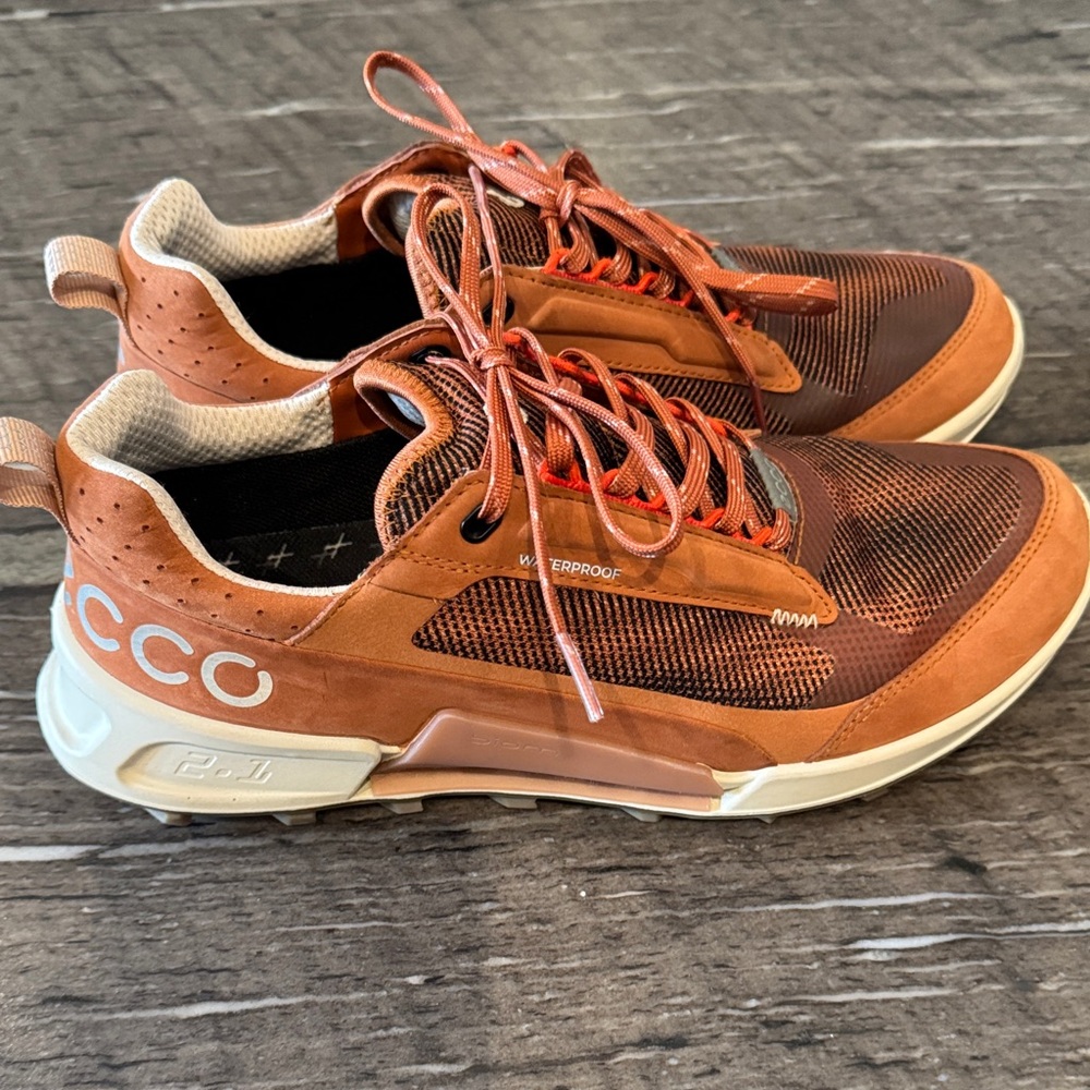ECCO women’s Biom 2.1  Rust/Tan Lace-Up Waterproof Sneakers